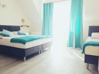 Отели типа «постель и завтрак» Solar Bed & Breakfast Карвия Трехместный номер Делюкс с балконом-1