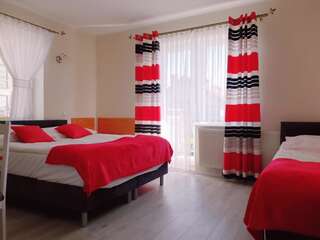 Отели типа «постель и завтрак» Solar Bed & Breakfast Карвия Трехместный номер с балконом-1